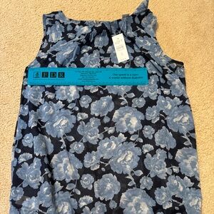 NWT Ann Taylor loft top size small never worn and no damages